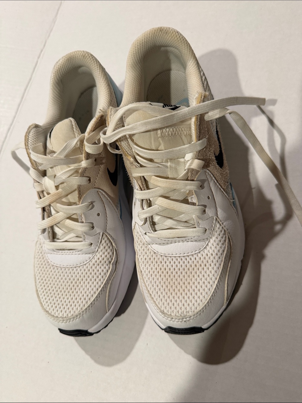 Nike Women's Cream and Black Athletic Mesh Sneakers